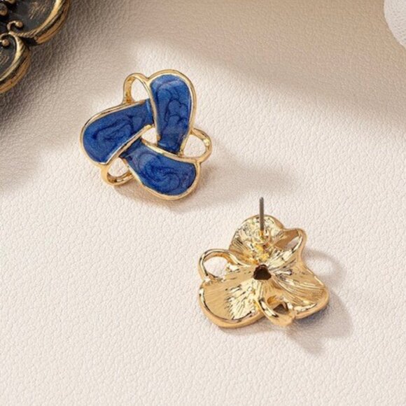 Blue Geometric Triangle Resin Earrings for women - Picture 3 of 4